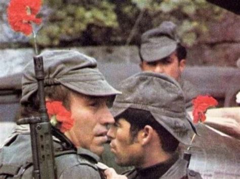 1974|Revolução dos Cravos: o fim do salazarismo em。